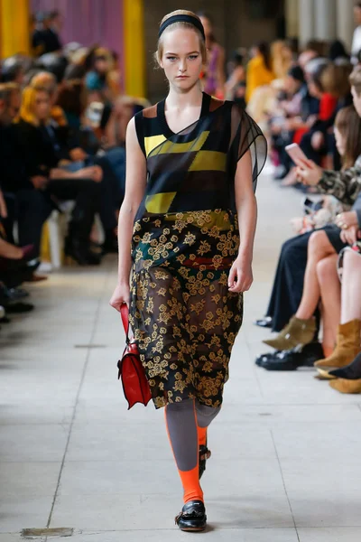 Look 12